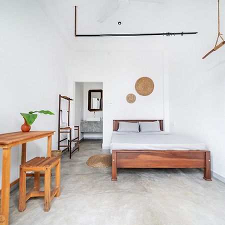 Drifter - Rooms & Food Midigama East Esterno foto
