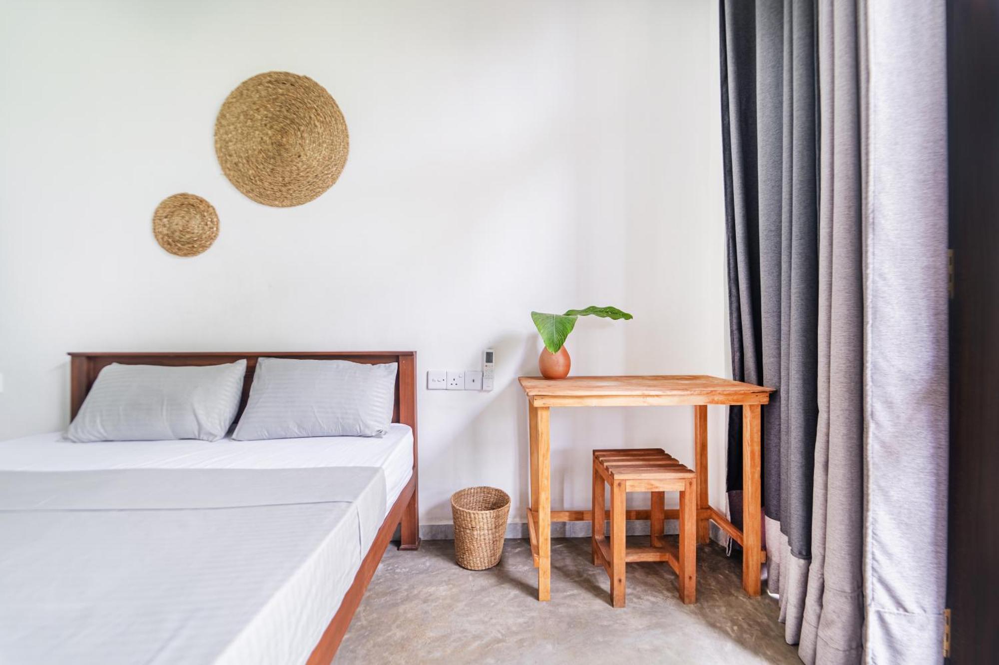 Drifter - Rooms & Food Midigama East Esterno foto