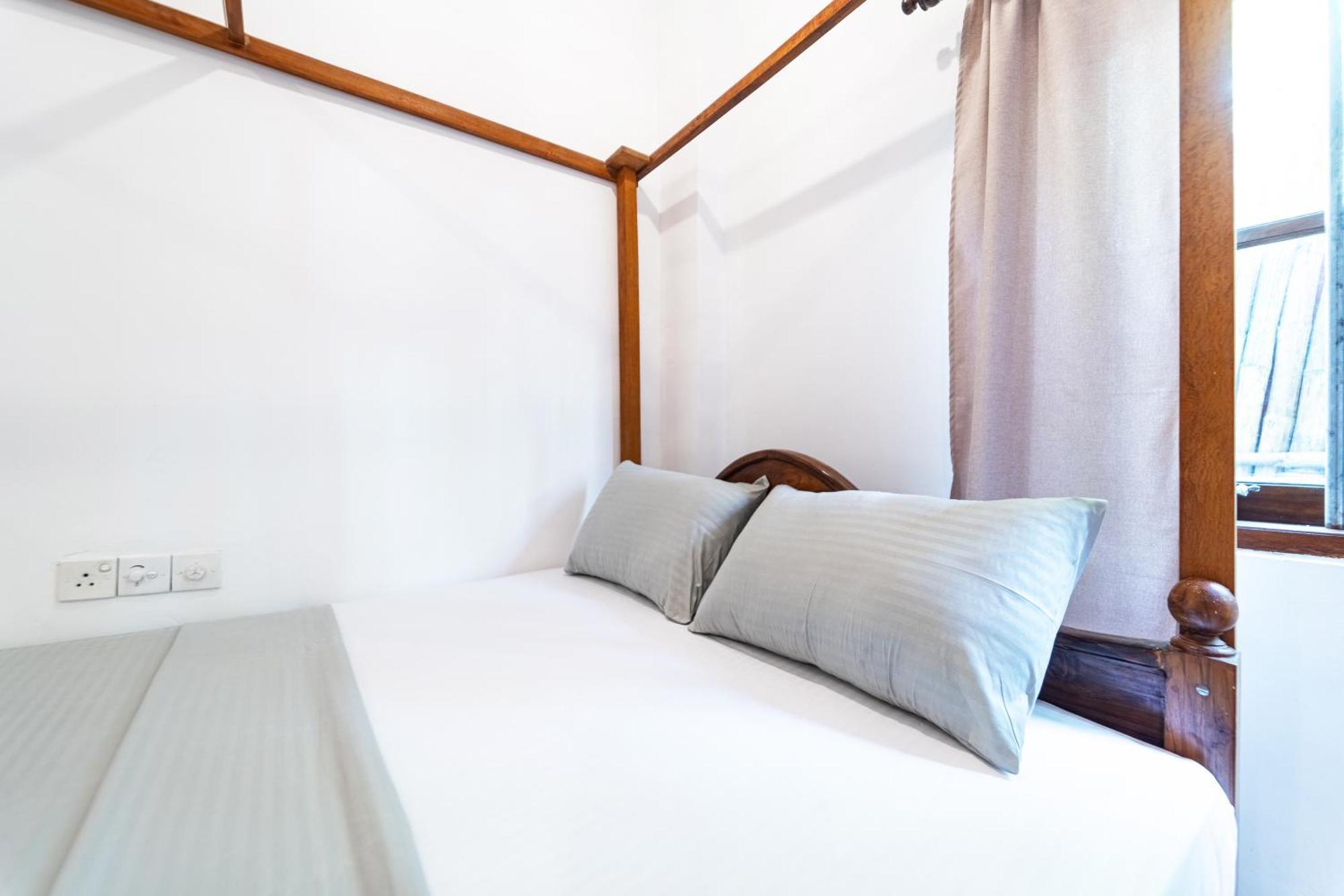 Drifter - Rooms & Food Midigama East Esterno foto