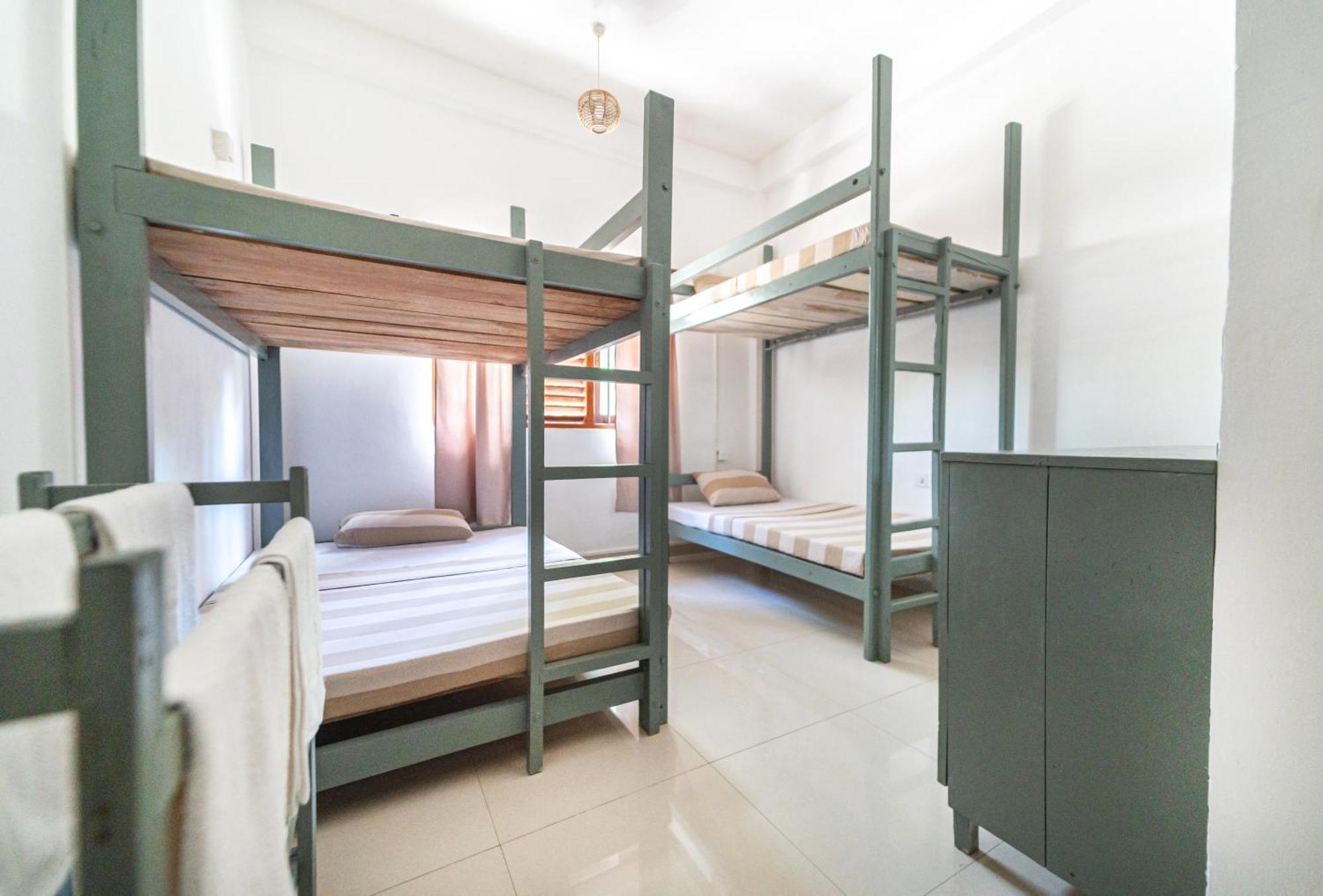 Drifter - Rooms & Food Midigama East Esterno foto