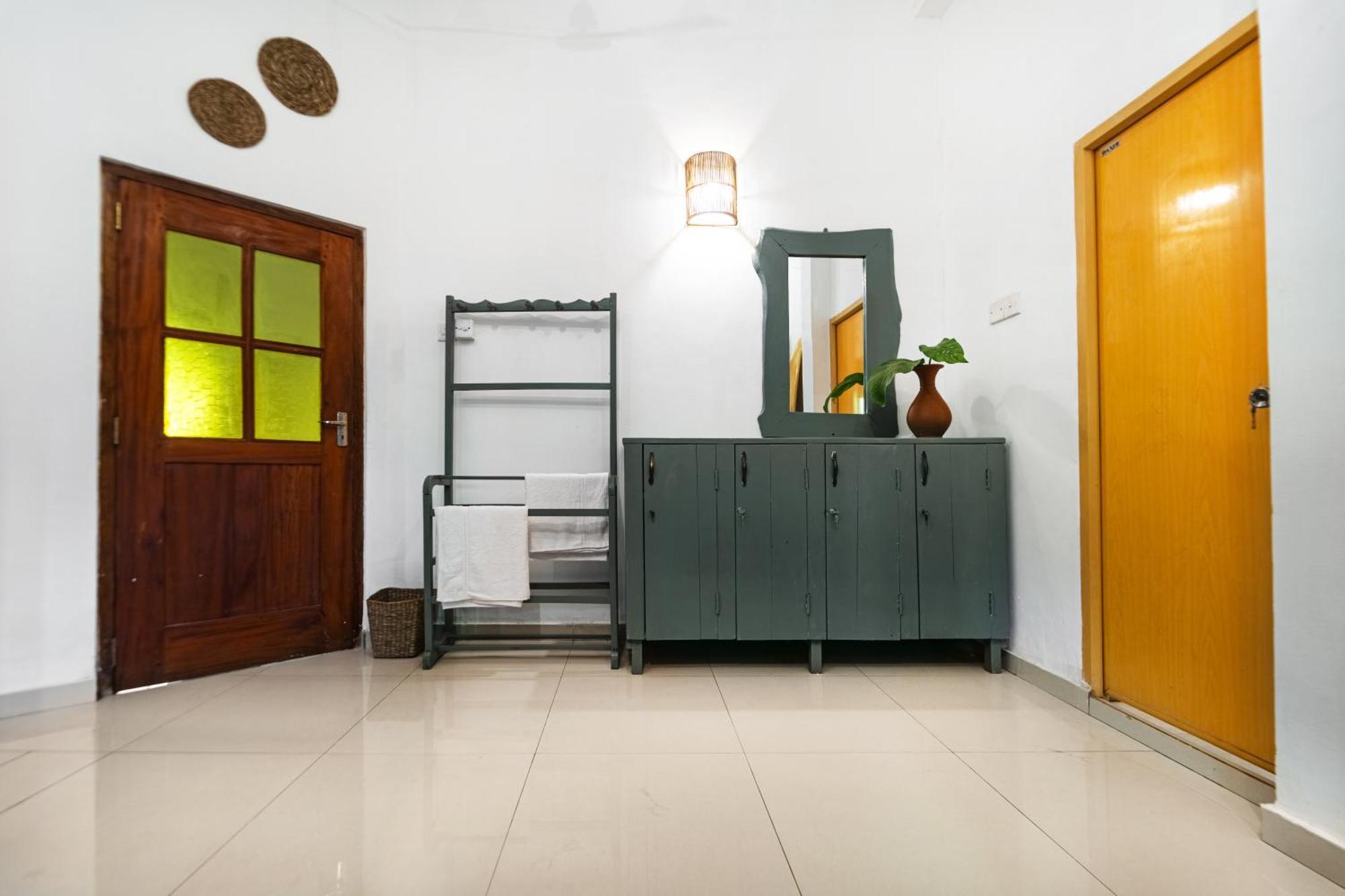 Drifter - Rooms & Food Midigama East Esterno foto